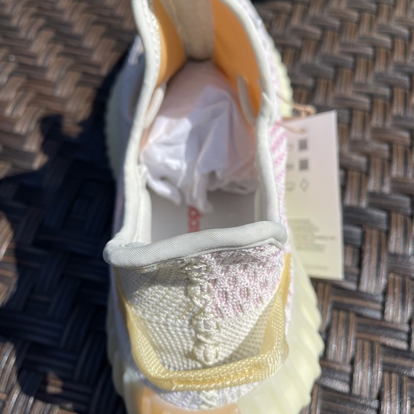 Adidas Yeezy 350 Light Size 9.5 main image 8